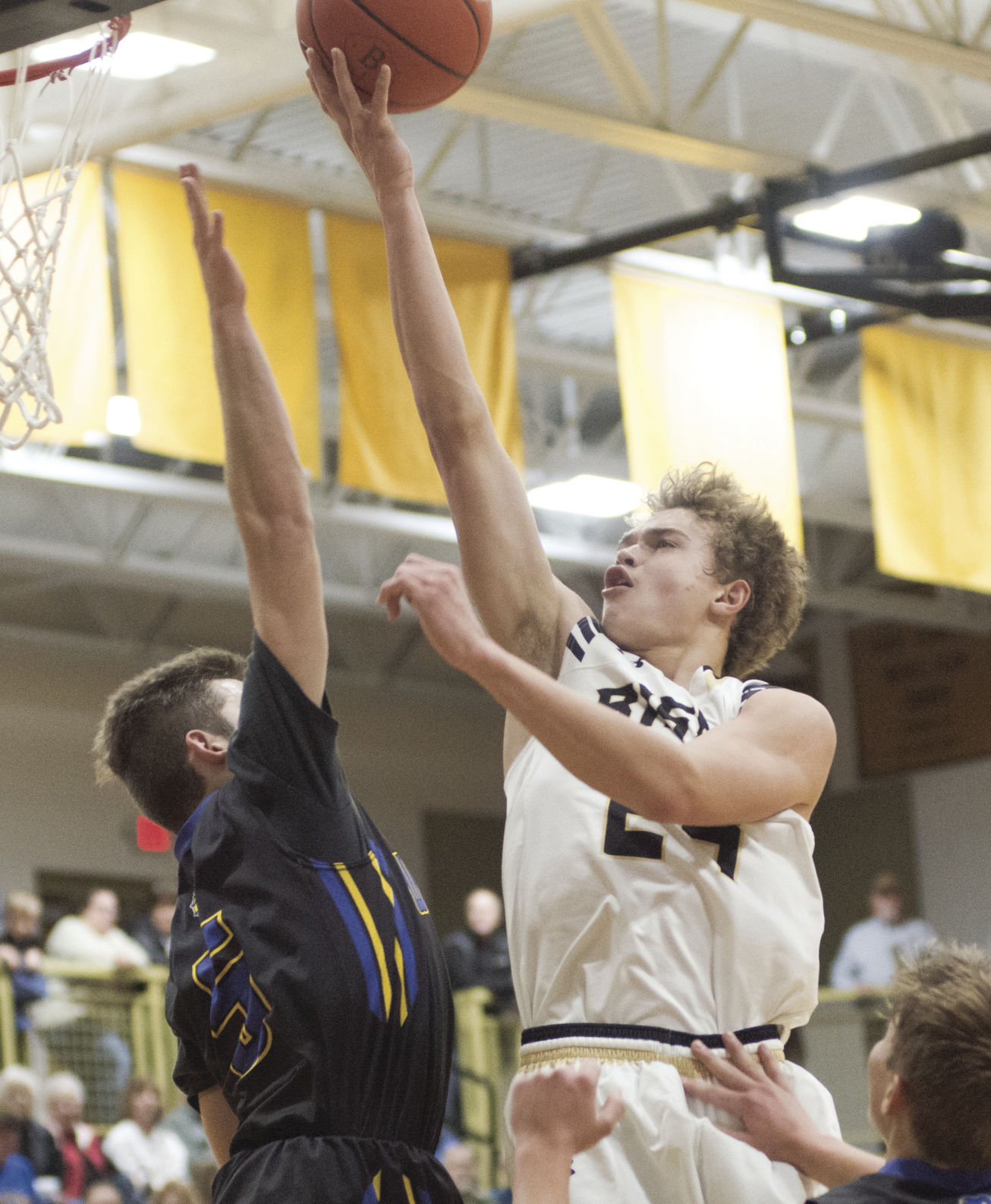 Bison escape Bulldogs 1